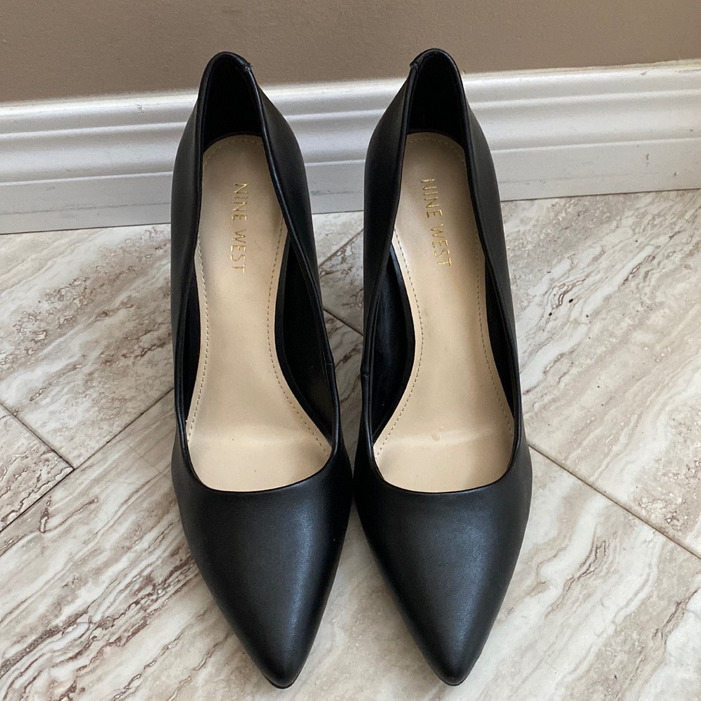 Deal 🤝 Nine West Size 7 Black High Heel Shoes